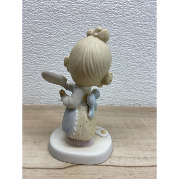 Vtg 1979 Precious Moments Eggs Over Easy Porcelain Figurine E-3118 - Picture 3 of 9